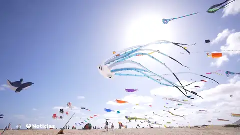 El cielo de Fuerteventura se llena de color en la 35 edición del Festival Internacional de Cometas El cielo de Fuerteventura se llena de color en la 35 edición del Festival Internacional de Cometas