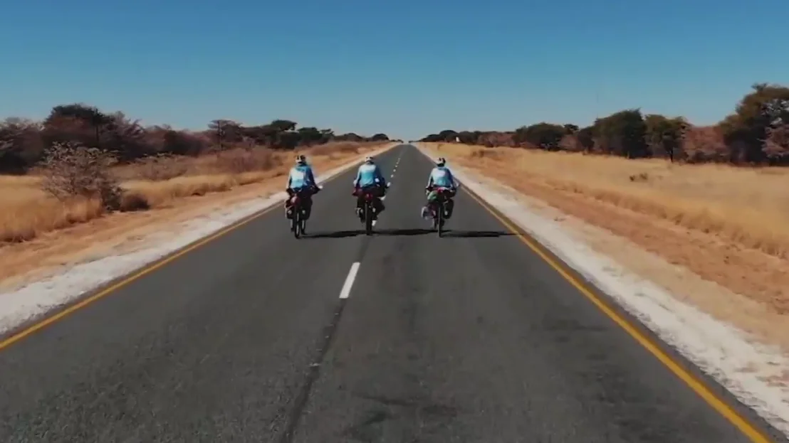 Ciclistas argentinos recorren 10.000 kilómetros hasta Qatar para ver a su selección Ciclistas argentinos recorren 10.000 kilómetros hasta Qatar para ver a su selección