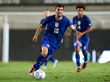 Christian Pulisic jugando un partido con la selección nacional 