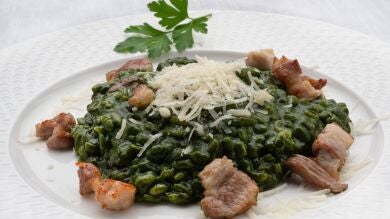 Risotto verde con panceta y queso, una nueva receta de Karlos Arguiñano
