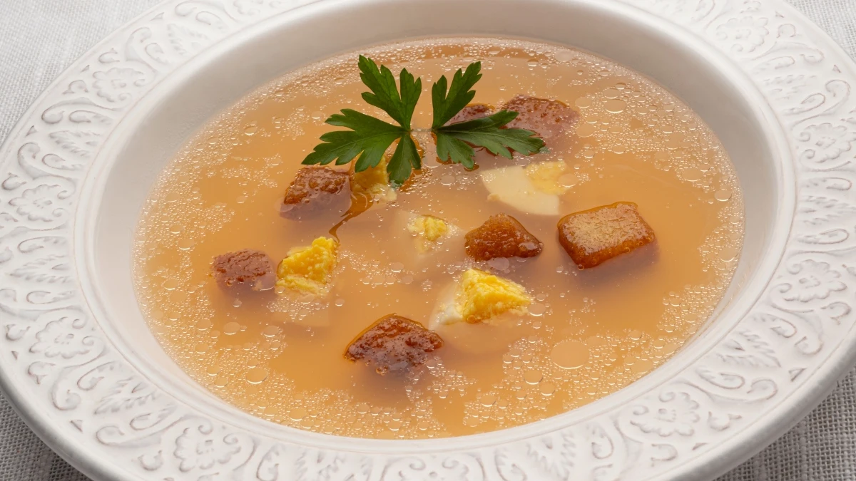 Consomé al caramelo, la receta de Arguiñano para los fríos días de invierno Consomé al caramelo, la receta de Arguiñano para los fríos días de invierno