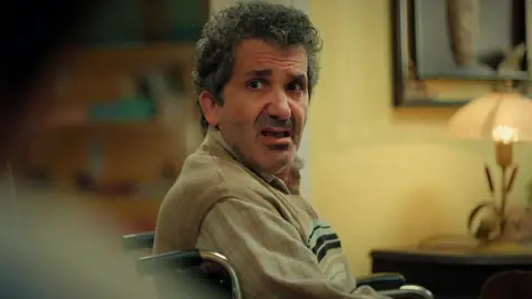 Orhan, decepcionado, se enfada con Kadir al ver que sigue protegiendo a Cemile Orhan, decepcionado, se enfada con Kadir al ver que sigue protegiendo a Cemile