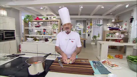 Arguiñano, sobre el truco de 'clarificar': "El caldo sale transparente" Arguiñano, sobre el truco de 'clarificar': "El caldo sale transparente"