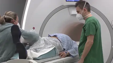 Los ultrasonidos, nueva técnica para pacientes con temblores Los ultrasonidos, nueva técnica para pacientes con temblores