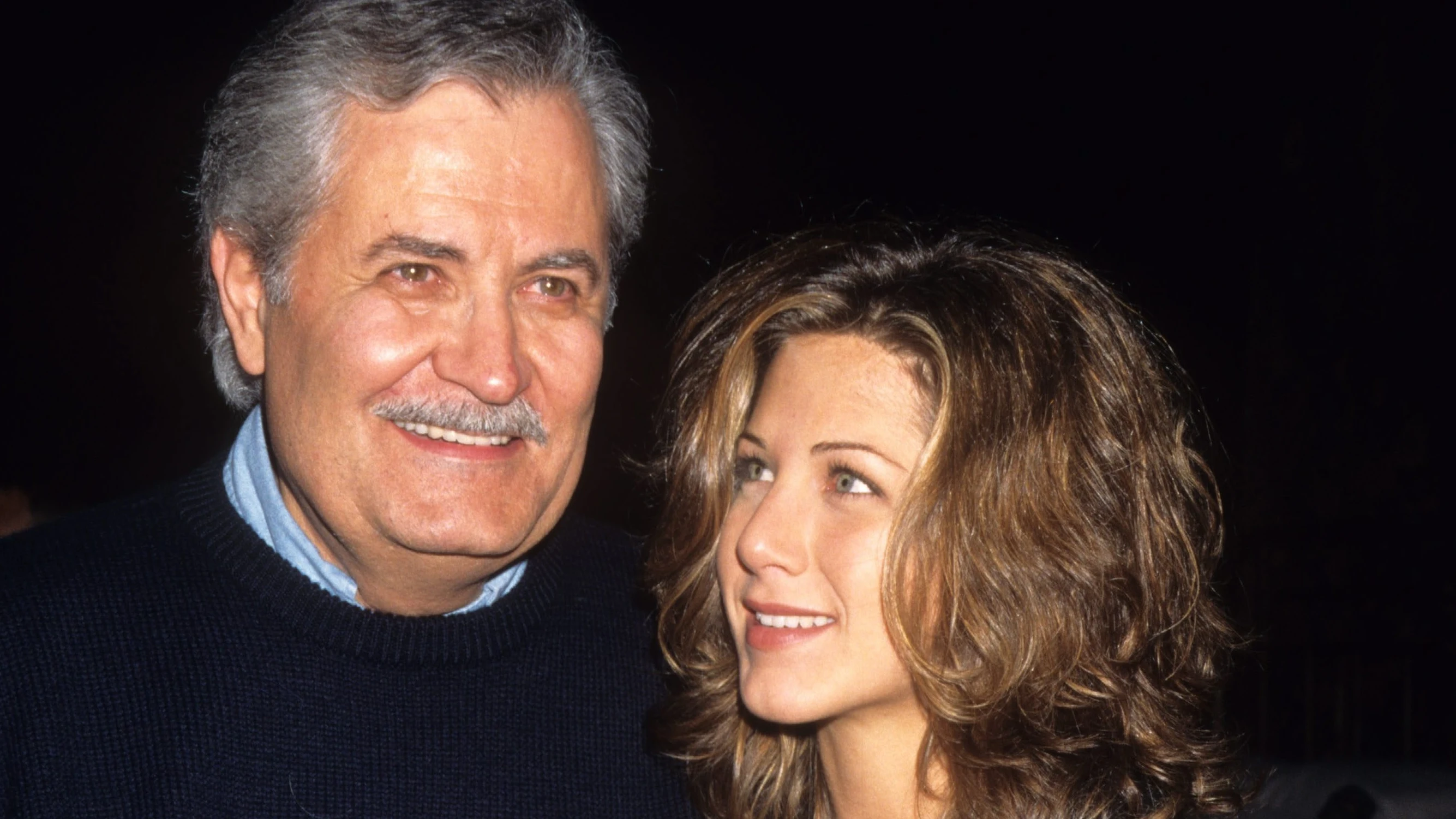 Jenifer Aniston y su padre, el actor John Aniston Jenifer Aniston y su padre, el actor John Aniston