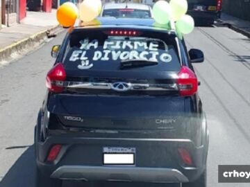El coche decorado para celebrar el divorcio