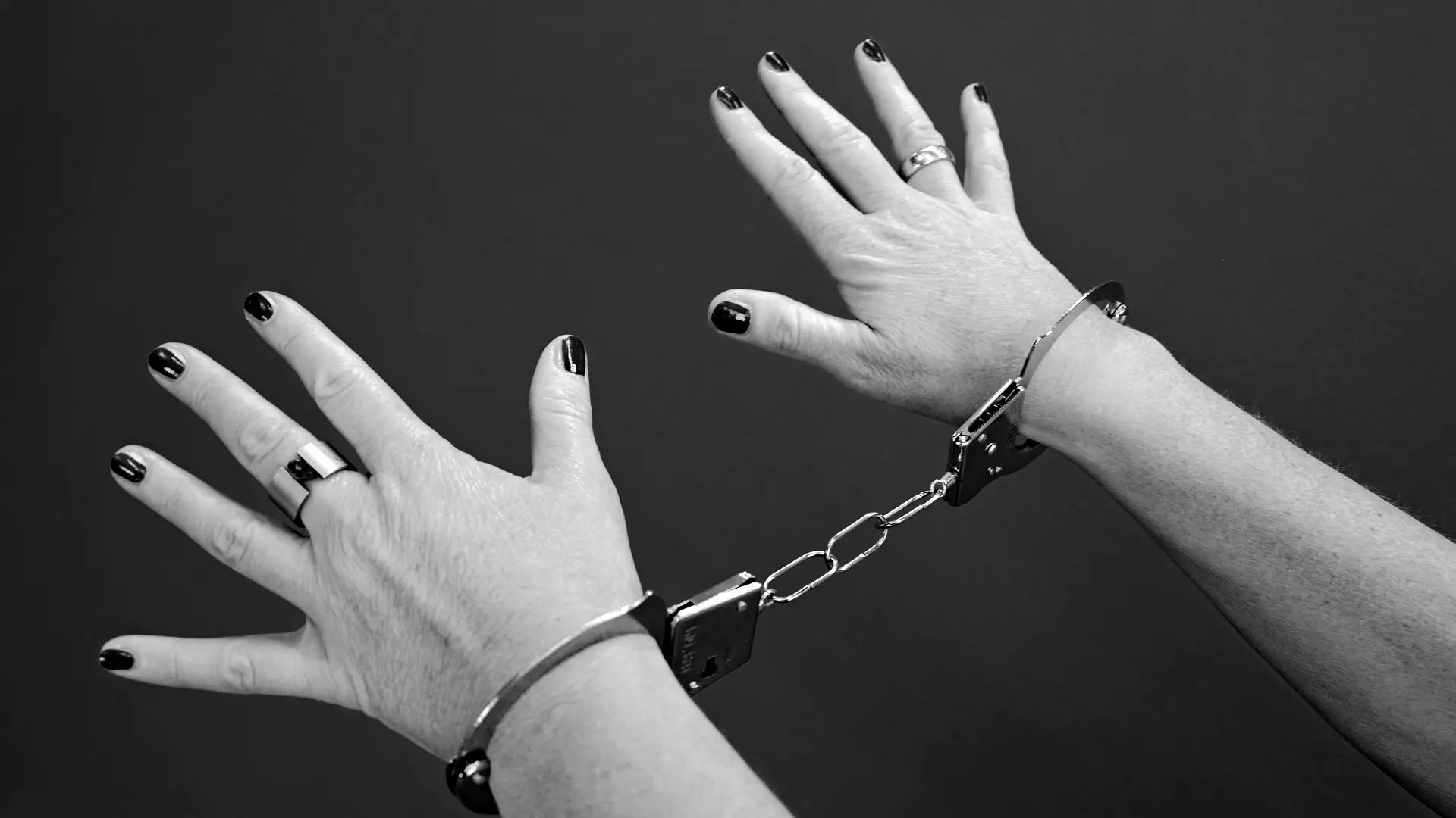 Una mujer detenida Una mujer detenida
