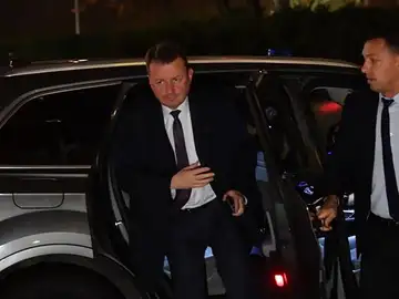 El ministro de Defensa de Polonia, Mariusz Blaszczak, llega a la reunión de emergencia del Gobierno polaco El ministro de Defensa de Polonia, Mariusz Blaszczak, llega a la reunión de emergencia del Gobierno polaco