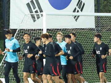 Los jugadores de Corea de Sur en un entrenamiento