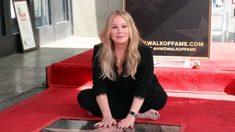 Christina Applegate en la ceremonia donde recibió su estrella del Paseo de la Fama Christina Applegate en la ceremonia donde recibió su estrella del Paseo de la Fama