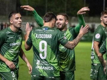 Los jugadores del Arenteiro celebran uno de los goles en la primera fase de Copa del Rey