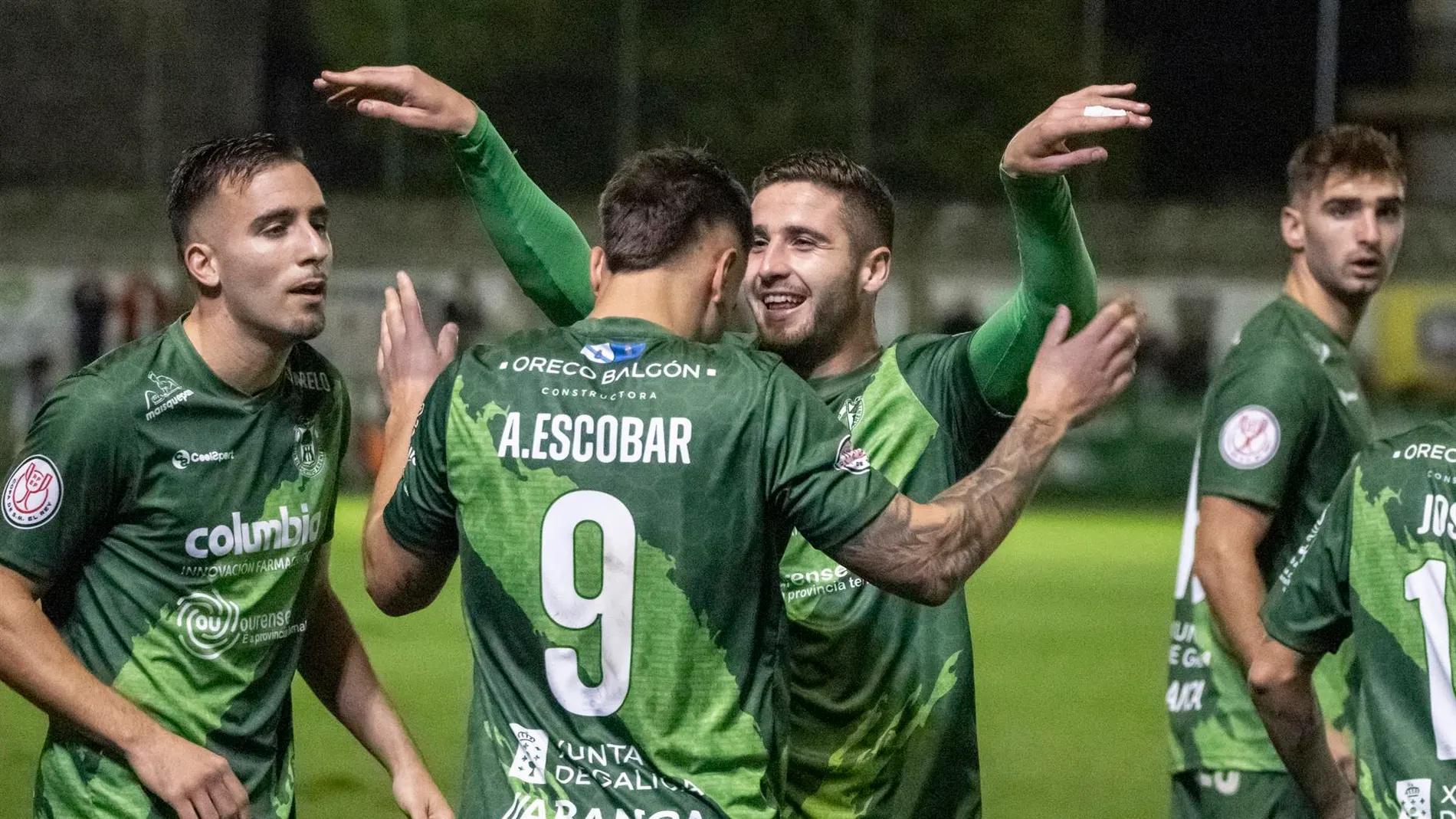 Los jugadores del Arenteiro celebran uno de los goles en la primera fase de Copa del Rey