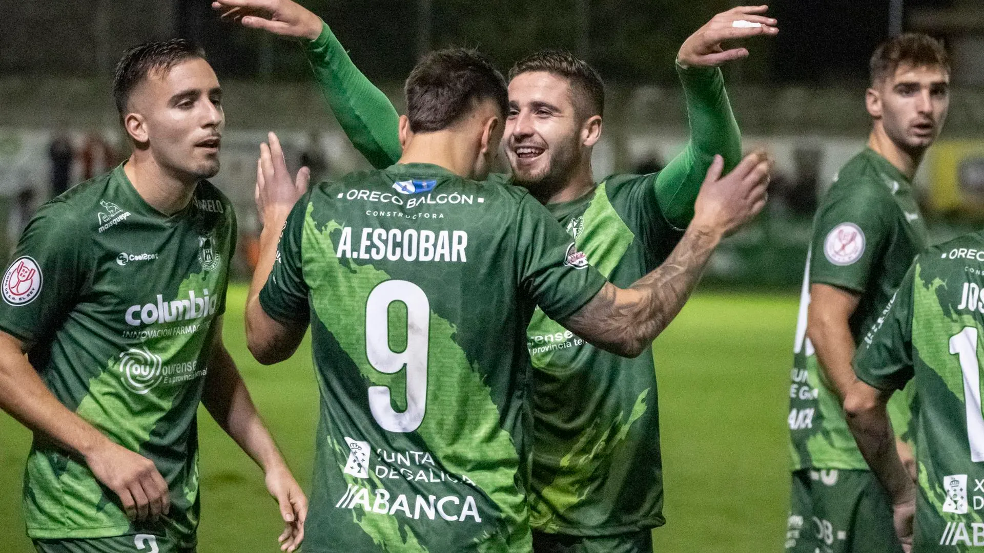Los jugadores del Arenteiro celebran uno de los goles en la primera fase de Copa del Rey Los jugadores del Arenteiro celebran uno de los goles en la primera fase de Copa del Rey
