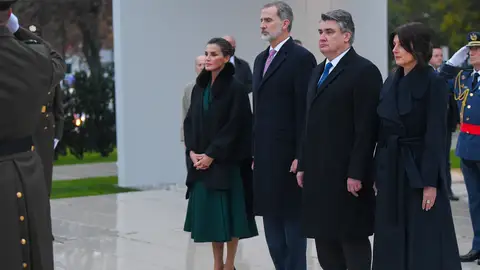 La reina Letizia y el rey Felipe durante un acto en Croacia La reina Letizia y el rey Felipe durante un acto en Croacia