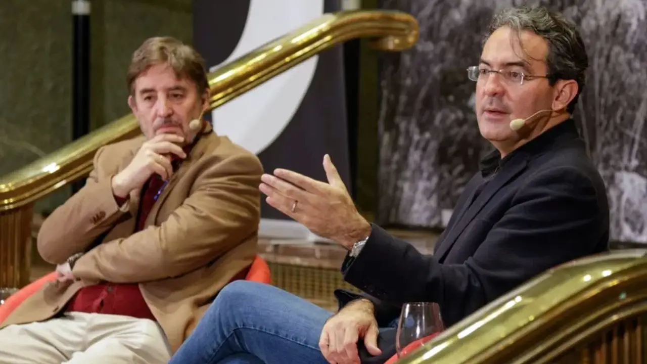 Luis García Montero y Juan Gabriel Vásquez en el Instituto Cervantes con motivo del Festival Eñe 2022 de Madrid Luis García Montero y Juan Gabriel Vásquez en el Instituto Cervantes con motivo del Festival Eñe 2022 de Madrid
