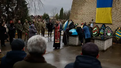 Funeral de un soldado ucraniano en Bucha Funeral de un soldado ucraniano en Bucha