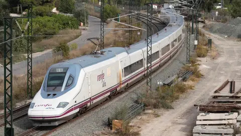 Imagen de archivo de un tren de Alta Velocidad de Renfe Imagen de archivo de un tren de Alta Velocidad de Renfe