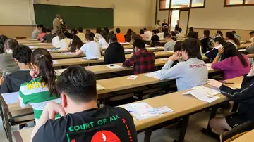 Estudiantes durante la prueba de la EBAU