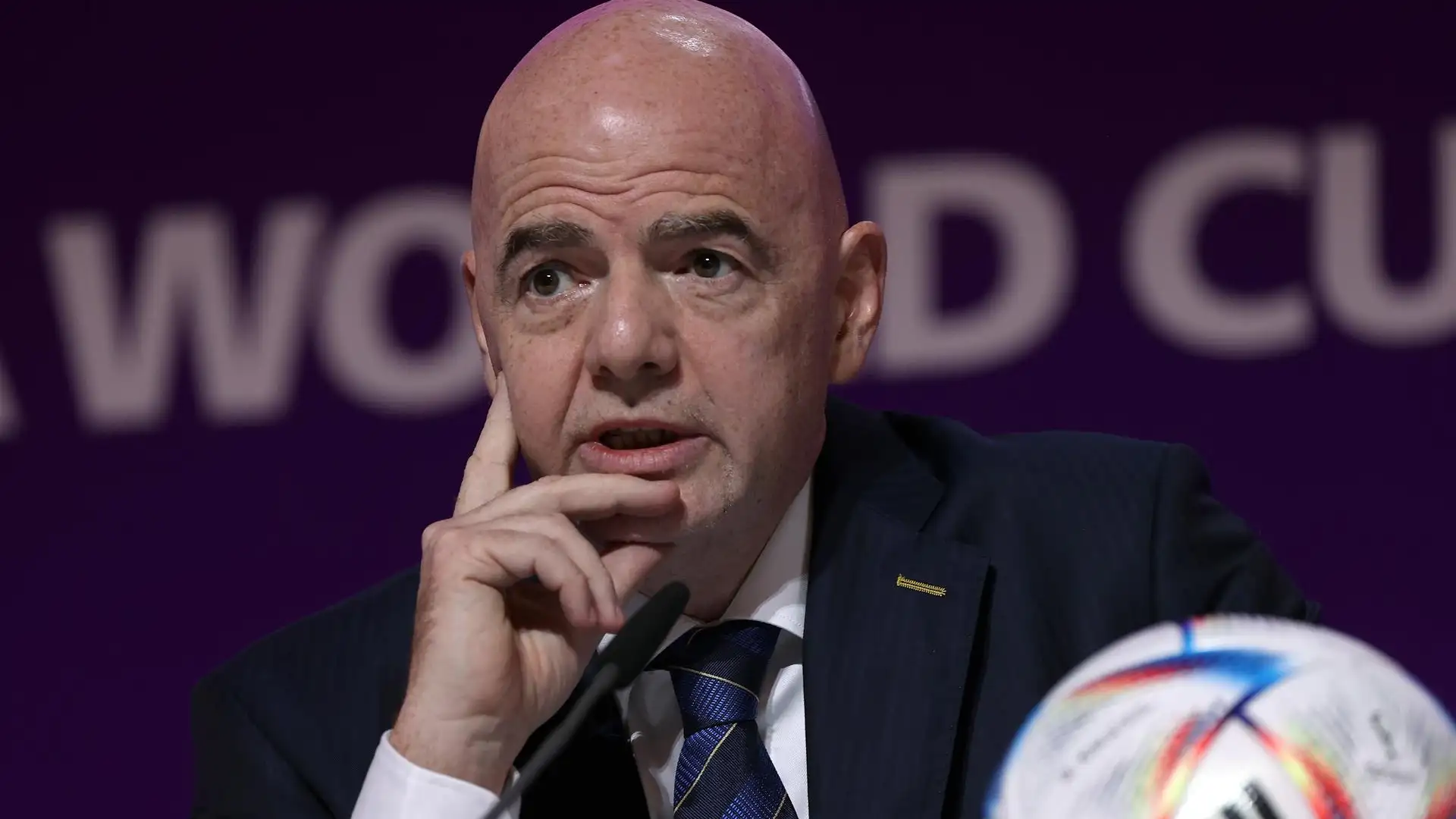 Infantino carga contra Europa: "Hoy me siento árabe, africano, gay, trabajador inmigrante..." Infantino carga contra Europa: "Hoy me siento árabe, africano, gay, trabajador inmigrante..."