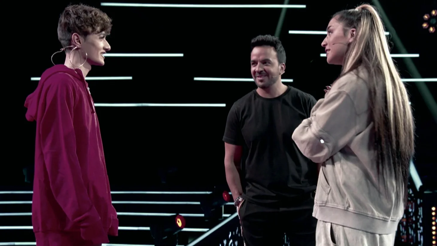 ¡Al borde del desastre! Milos sufre un lapsus frente a Luis Fonsi y Lola Índigo durante el ensayo ¡Al borde del desastre! Milos sufre un lapsus frente a Luis Fonsi y Lola Índigo durante el ensayo