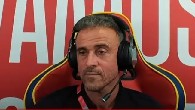 Luis Enrique, en su segundo stream en Qatar: "Si no hubiera sido futbolista me habría gustado ser policía o bombero" Luis Enrique, en su segundo stream en Qatar: "Si no hubiera sido futbolista me habría gustado ser policía o bombero"