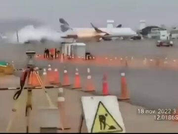 El choque entre un avión y un camión de bomberos deja al menos dos muertos en Perú