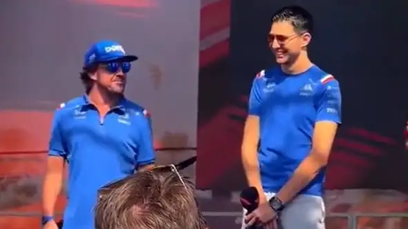 Ocon intenta vacilar a Alonso y el asturiano se la devuelve: "Sí, me alegra irme de Alpine" Ocon intenta vacilar a Alonso y el asturiano se la devuelve: "Sí, me alegra irme de Alpine"