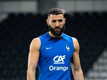 Benzema en un entrenamiento con Francia Benzema en un entrenamiento con Francia