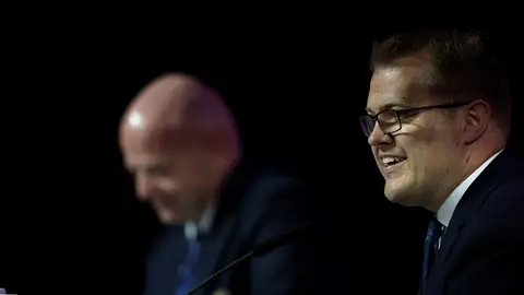 El director de comunicación de la FIFA admite su homosexualidad un día antes del inicio del Mundial El director de comunicación de la FIFA admite su homosexualidad un día antes del inicio del Mundial