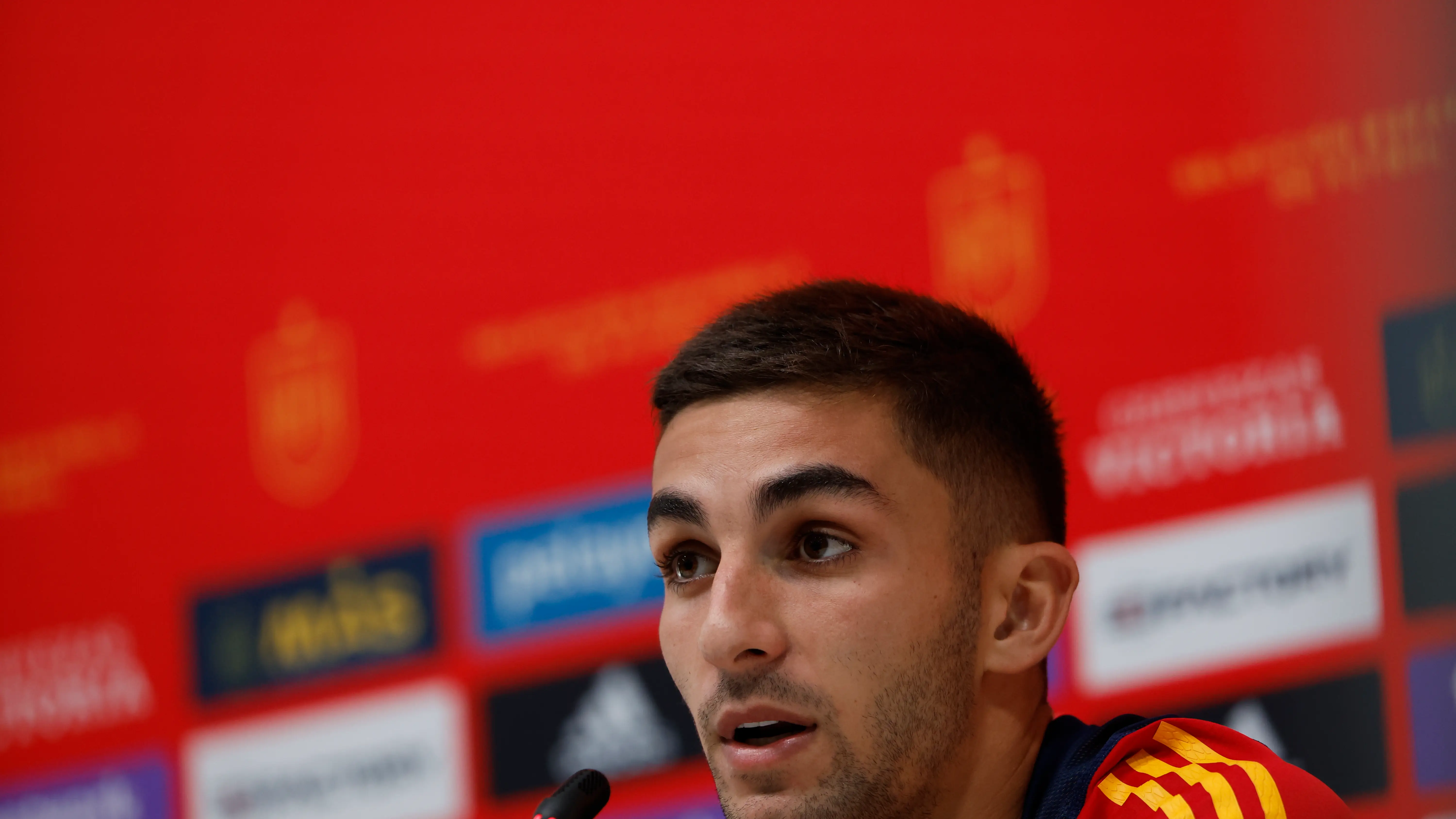 Ferran Torres habla sobre el hecho de ser familia de Luis Enrique: "Lo llevamos de forma natural" Ferran Torres habla sobre el hecho de ser familia de Luis Enrique: "Lo llevamos de forma natural"