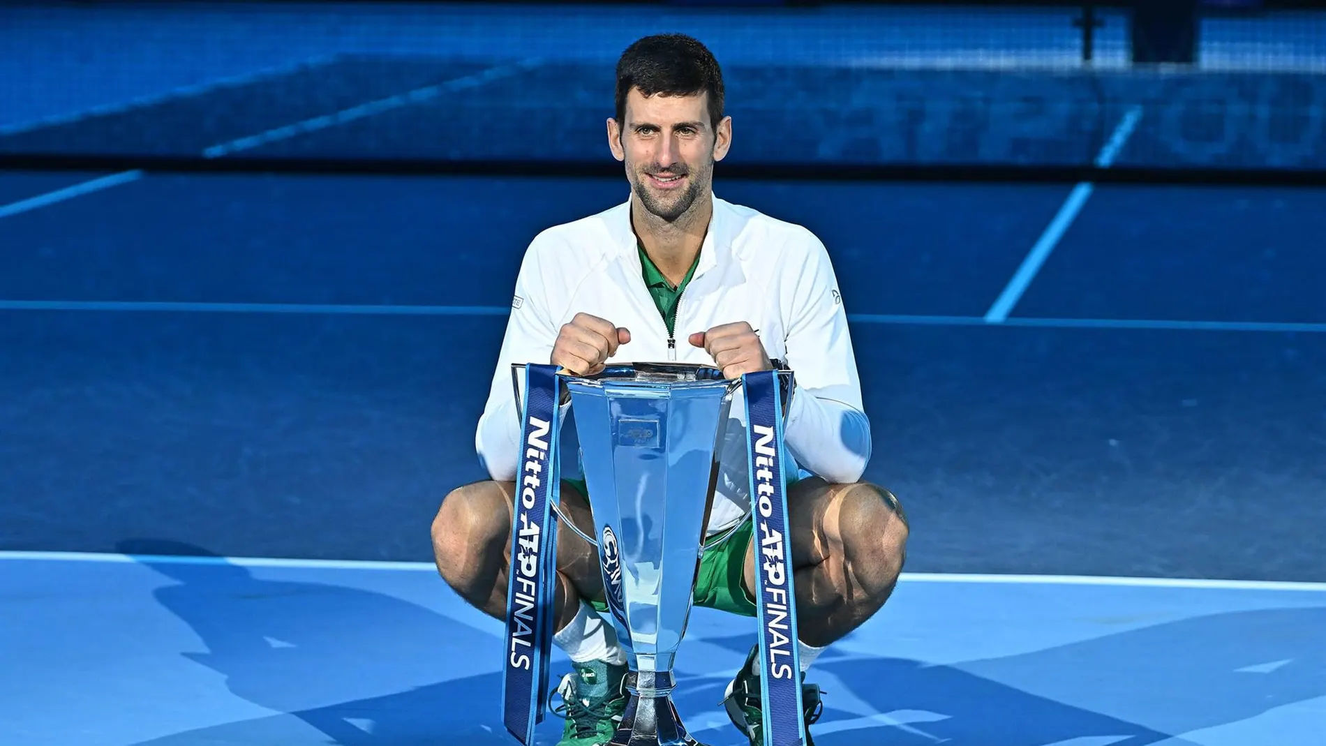 Novak Djokovic levanta su sexta Copa de Maestros Novak Djokovic levanta su sexta Copa de Maestros