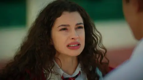 Asiye, muy enfadada con Doruk, toma una drástica decisión: “Nunca te perdonaré. Para mí estás muerto”  Asiye