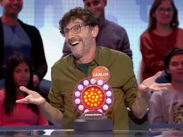 ¡Casi le cuesta un disgusto! El baile de Carlos Chamarro con el ‘Triki triki’ de Demis Roussos ¡Casi le cuesta un disgusto! El baile de Carlos Chamarro con el ‘Triki triki’ de Demis Roussos