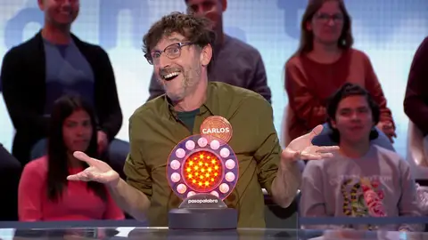 ¡Casi le cuesta un disgusto! El baile de Carlos Chamarro con el ‘Triki triki’ de Demis Roussos ¡Casi le cuesta un disgusto! El baile de Carlos Chamarro con el ‘Triki triki’ de Demis Roussos