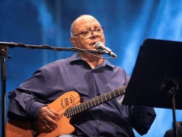 El cantautor y guitarrista cubano Pablo Milanés