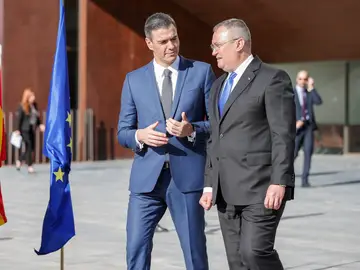 El presidente del Gobierno, Pedro Sánchez, y el primer ministro rumano, Nicolae Ciuca El presidente del Gobierno, Pedro Sánchez, y el primer ministro rumano, Nicolae Ciuca