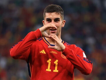 Ferran Torres celebrando uno de sus dos goles ante Costa Rica 