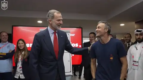 Felipe VI felicitando a los jugadores de España Felipe VI felicitando a los jugadores de España