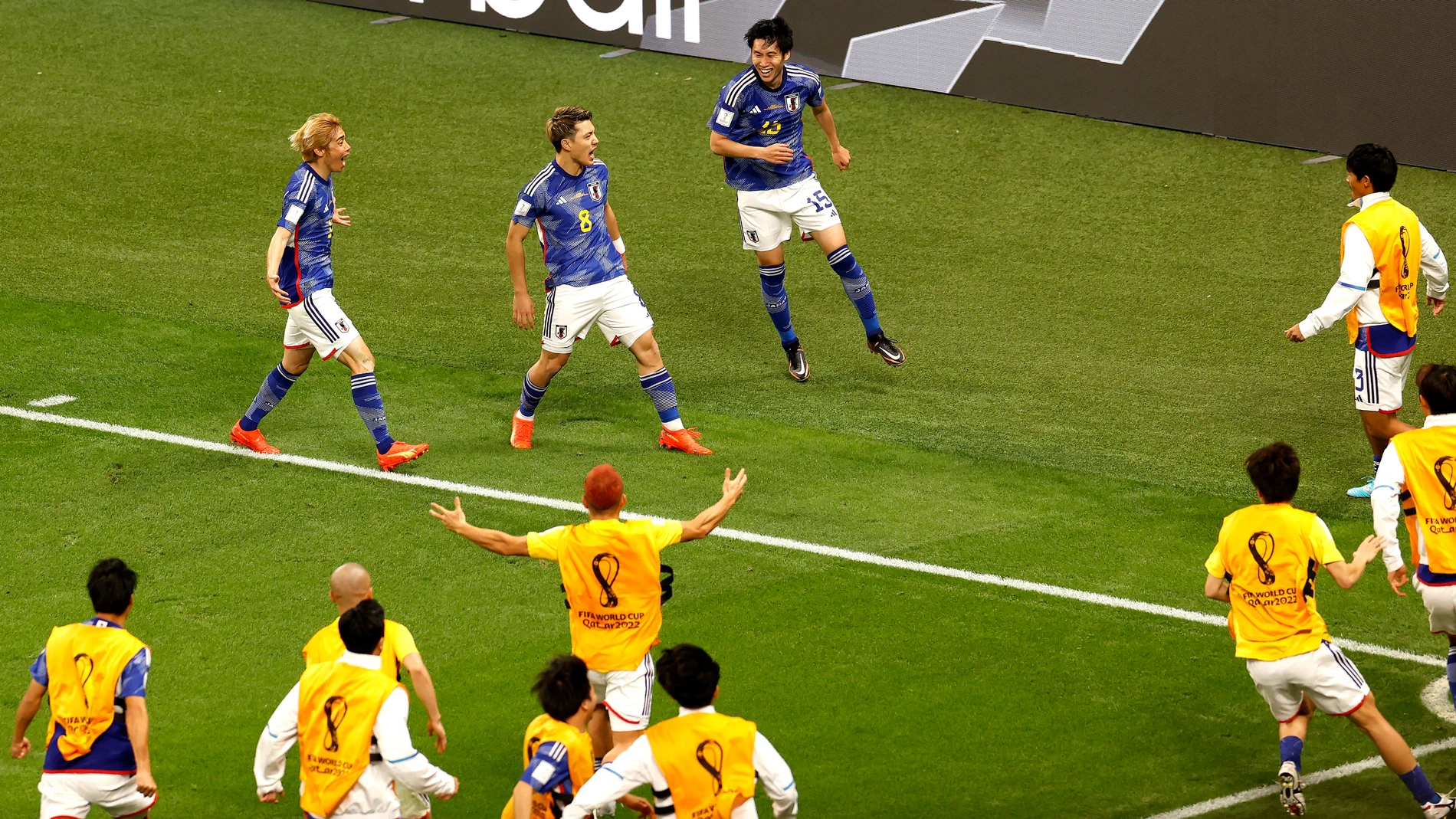Japón celebra el gol del empate ante Alemania (1-2)