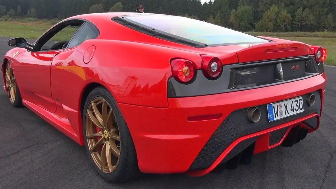 Italiano detenido por falsificar un Ferrari F430 a partir de un Toyota