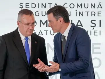 Pedro Sánchez con el primer ministro rumano Pedro Sánchez con el primer ministro rumano
