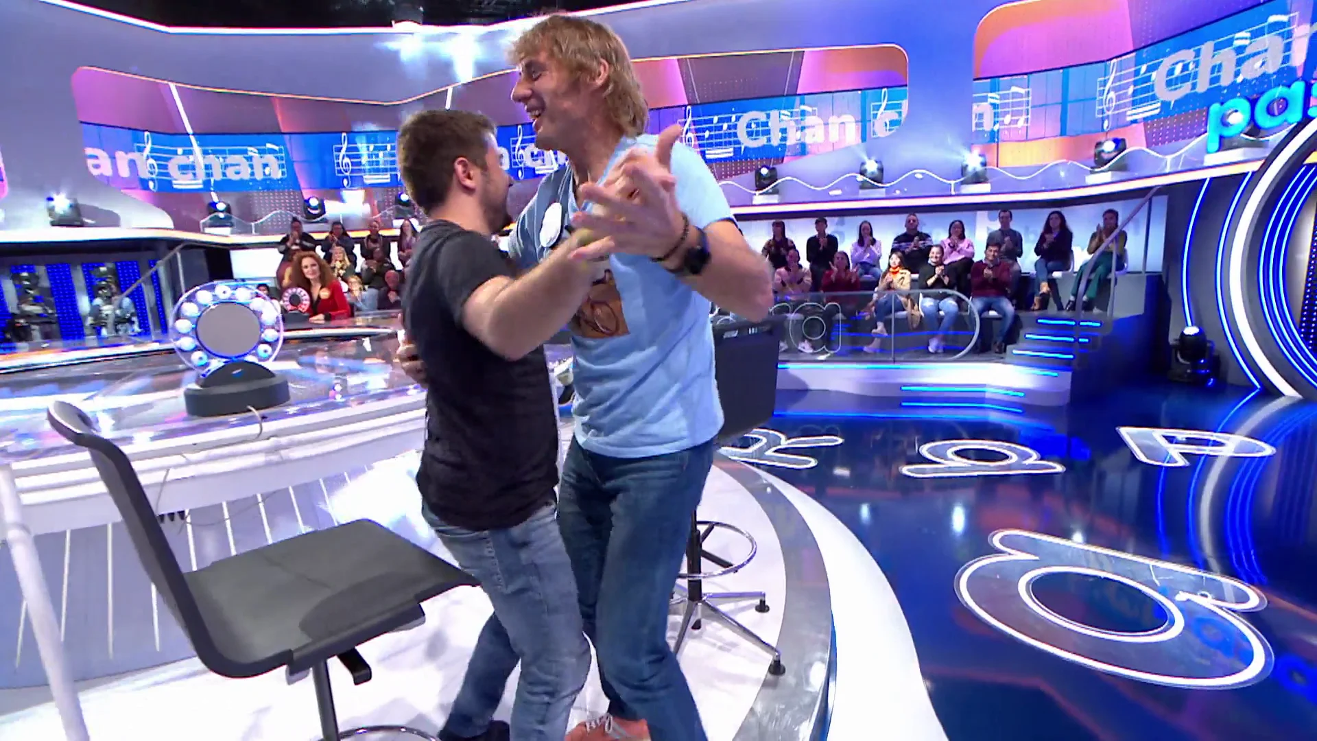 Julian Iantzi intenta un imposible con Orestes: ¡sacarle a bailar un son cubano! Julian Iantzi intenta un imposible con Orestes: ¡sacarle a bailar un son cubano!