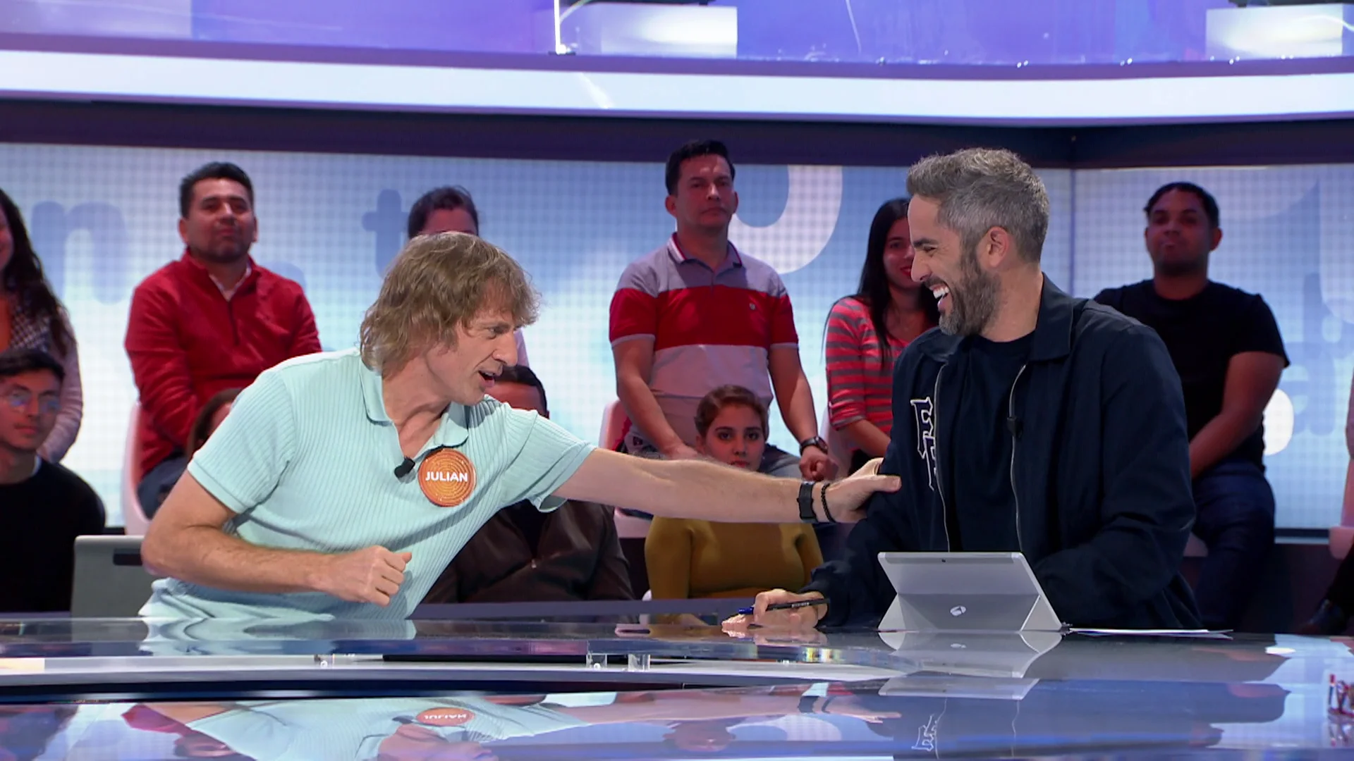 Duelo de cachas entre Julian Iantzi y Roberto Leal: “Vestido pierdo mucho” Duelo de cachas entre Julian Iantzi y Roberto Leal: “Vestido pierdo mucho”