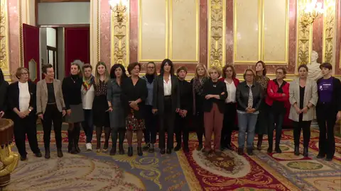 Diputadas se fotografían en apoyo de Irene Montero Diputadas se fotografían en apoyo de Irene Montero