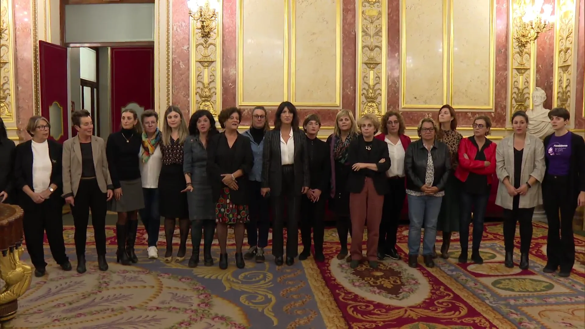 Diputadas se fotografían en apoyo de Irene Montero Diputadas se fotografían en apoyo de Irene Montero