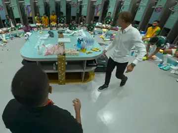 Hervé Renard pronuncia un discurso motivador en el descanso entre Arabia Saudí y Argentina Hervé Renard pronuncia un discurso motivador en el descanso entre Arabia Saudí y Argentina
