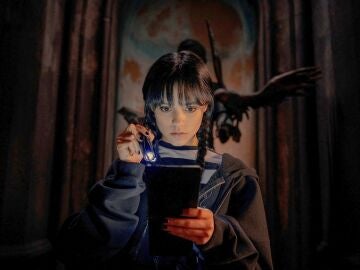 Jenna Ortega en la serie de Netflix de la Familia Addams como Miércoles