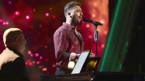 Juan Motos versiona a su tío El Cigala con el tema ‘Lágrimas negras’ en ‘La Voz’ Juan Motos versiona a su tío El Cigala con el tema ‘Lágrimas negras’ en ‘La Voz’