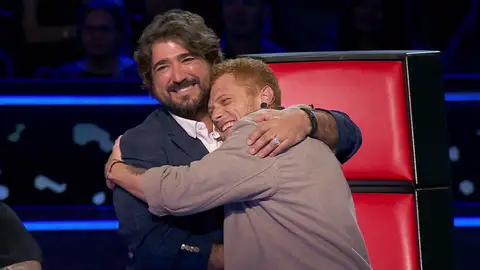 Curricé aparece por sorpresa para emocionar a Antonio Orozco: “Me ayudó a producir un disco con él en su casa” Curricé aparece por sorpresa para emocionar a Antonio Orozco: “Me ayudó a producir un disco con él en su casa”