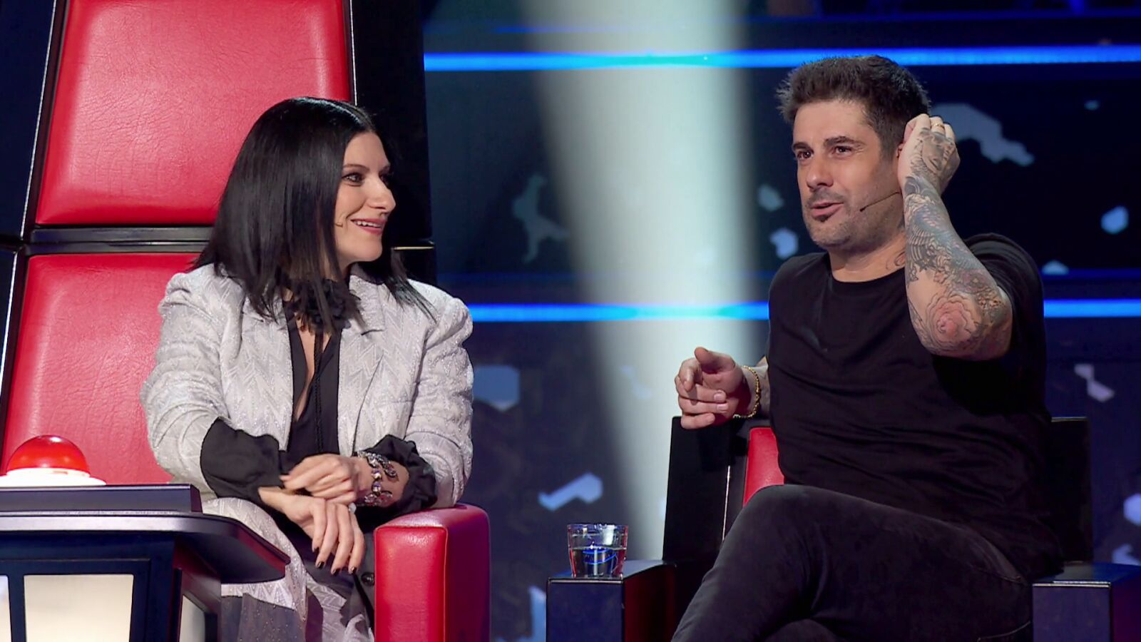 Melendi recuerda el ‘accidentado’ videoclip que grabó con Laura Pausini: “¡La paliza que me diste!”